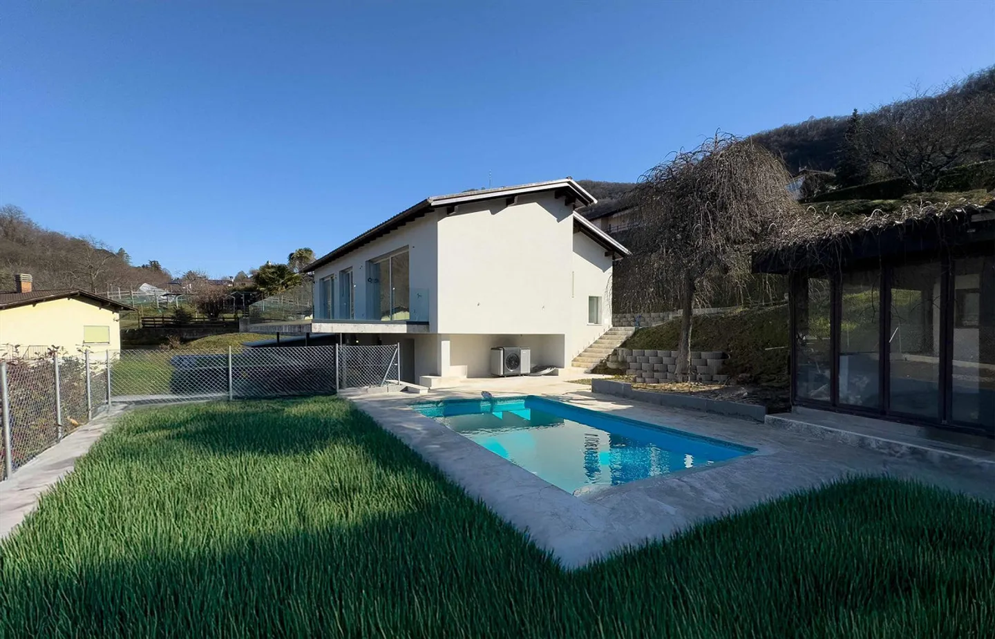 Casa con giardino e piscina a Carabbia - Foto 1 di 15