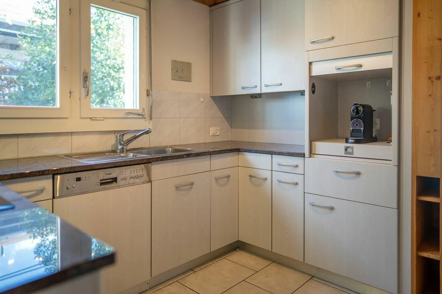 Detached family house in a quiet and very good location - Photo 4 of 13
