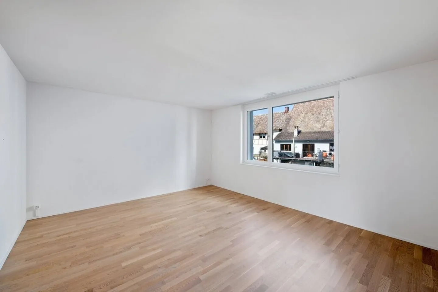 Modern and Functional Living - Photo 3 of 6