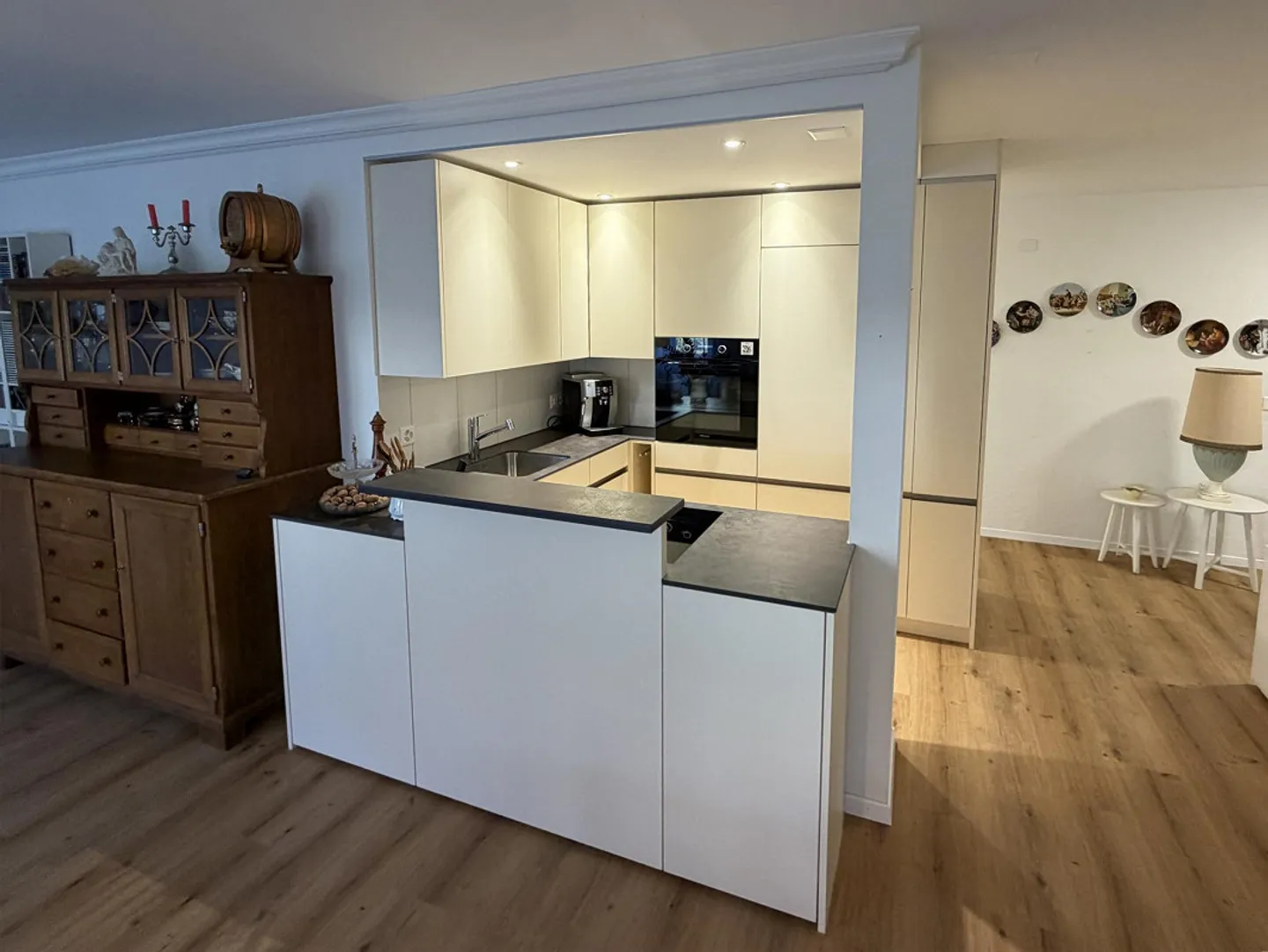 Appartement moderne rénové dans un emplacement central ! - Photo 4 sur 12