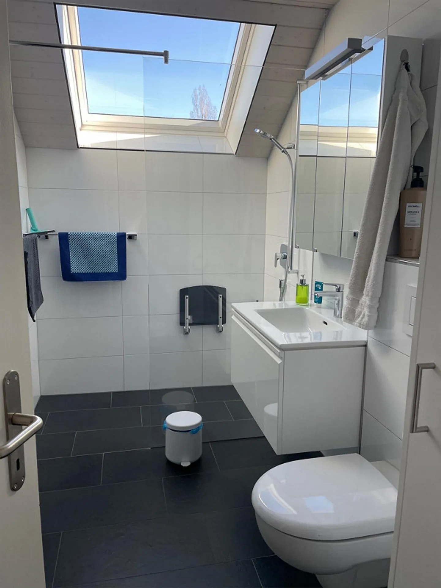 Jolie appartement sous les toits de 3,5 pièces - Photo 4 sur 9