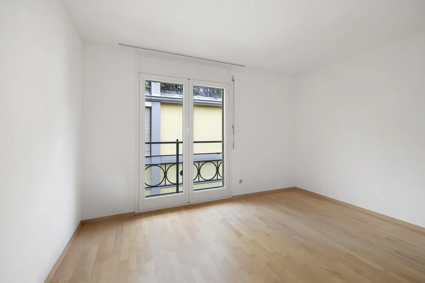 Lake View and Comfort in Muralto – 4.5 Rooms with Spa Area - Photo 7 of 17