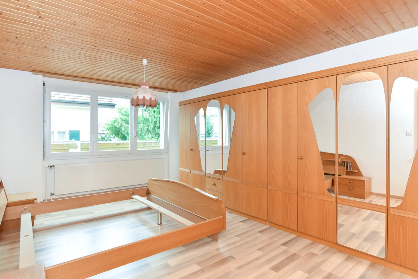 Maison individuelle avec grand atelier et nombreux espaces de stationnement - Photo 7 sur 13
