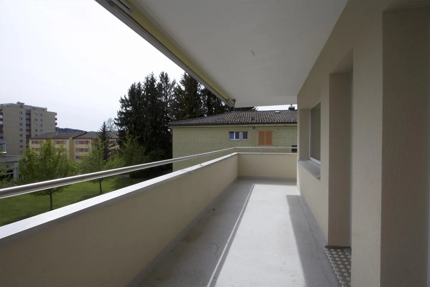 In the center, renovated 3.0 room apartment, bright and large balcony - Photo 7 of 7