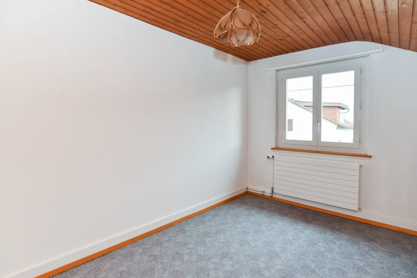 Maison individuelle avec grand atelier et nombreux espaces de stationnement - Photo 12 sur 13