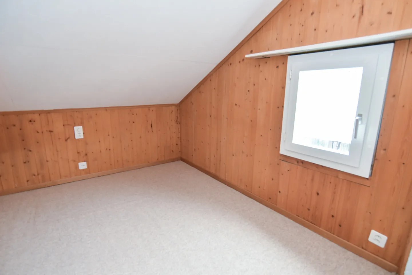 Maison individuelle avec grand atelier et nombreux espaces de stationnement - Photo 13 sur 13