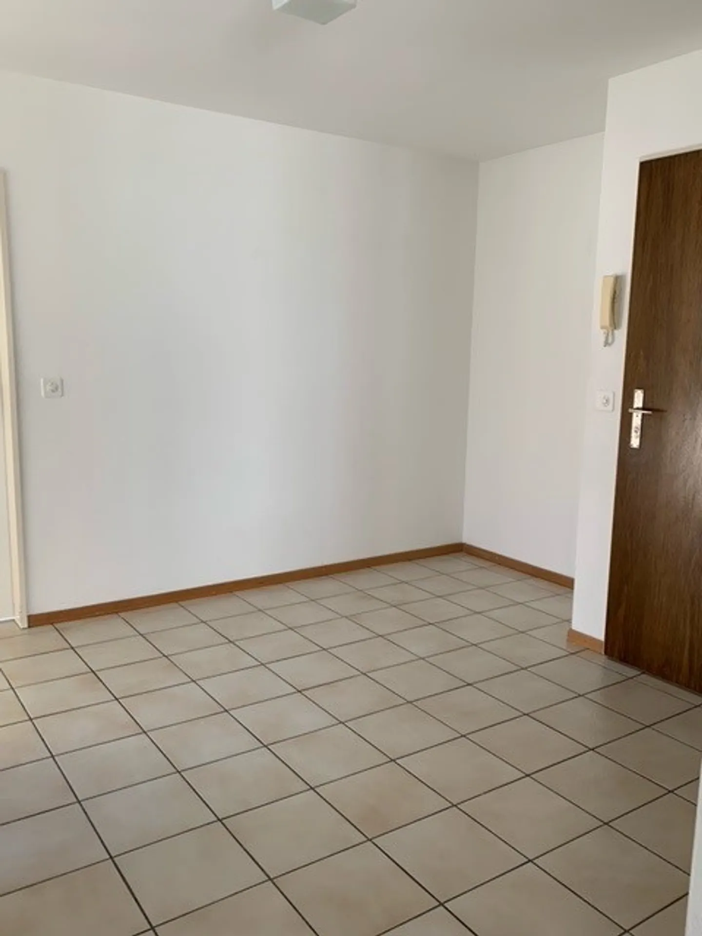 Schöne, grosszügige 3.5 Zimmer Wohnung mit neuer Küche - Foto 4 di 23