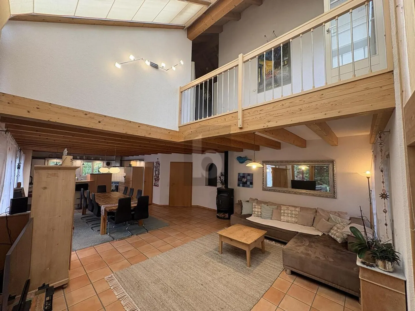 EXCLUSIVE LIVING WITH LARGE GARDEN - Photo 4 of 6