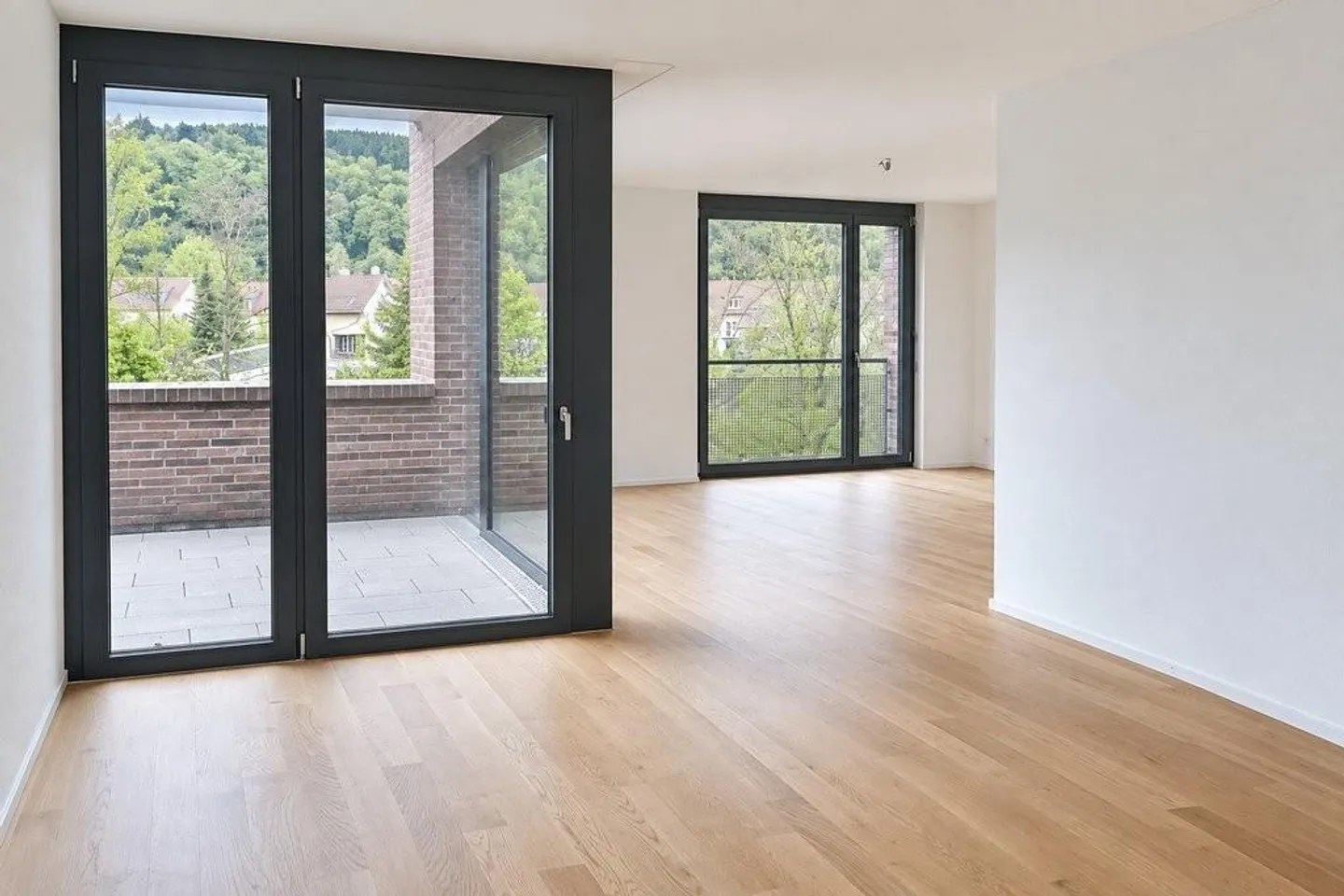 Luminoso appartamento di 3,5 stanze con balcone e vista sul verde - Foto 2 di 9
