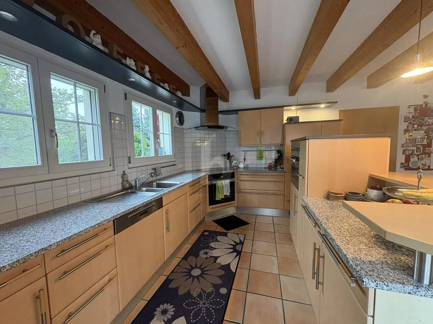 EXCLUSIVE LIVING WITH LARGE GARDEN - Photo 5 of 6