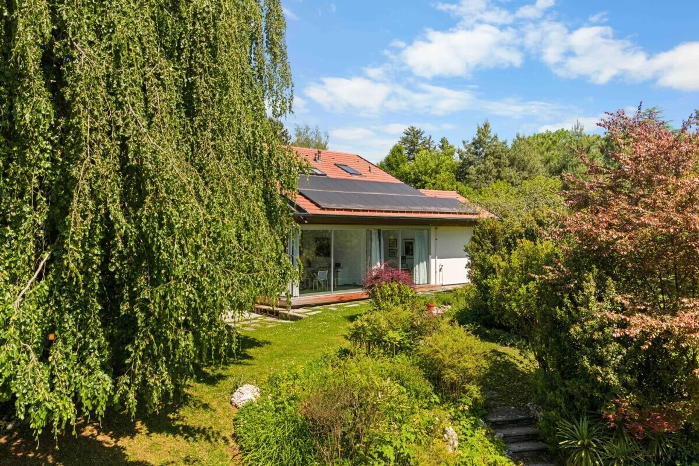 Architektenvilla in der Natur - Foto 1 von 12