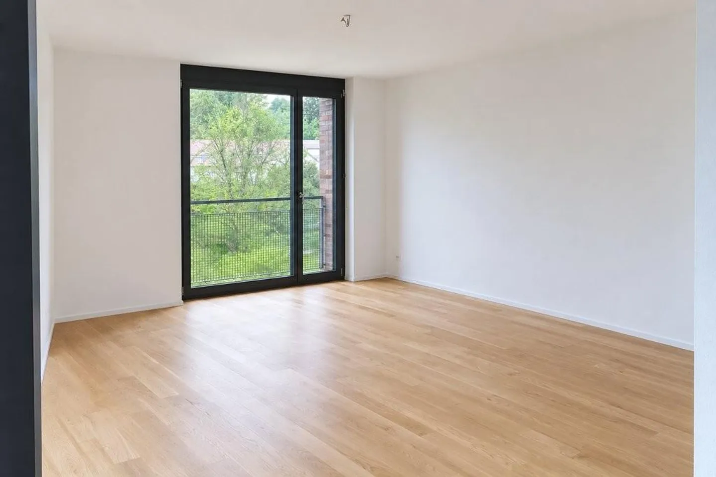 Luminoso appartamento di 3,5 stanze con balcone e vista sul verde - Foto 6 di 9