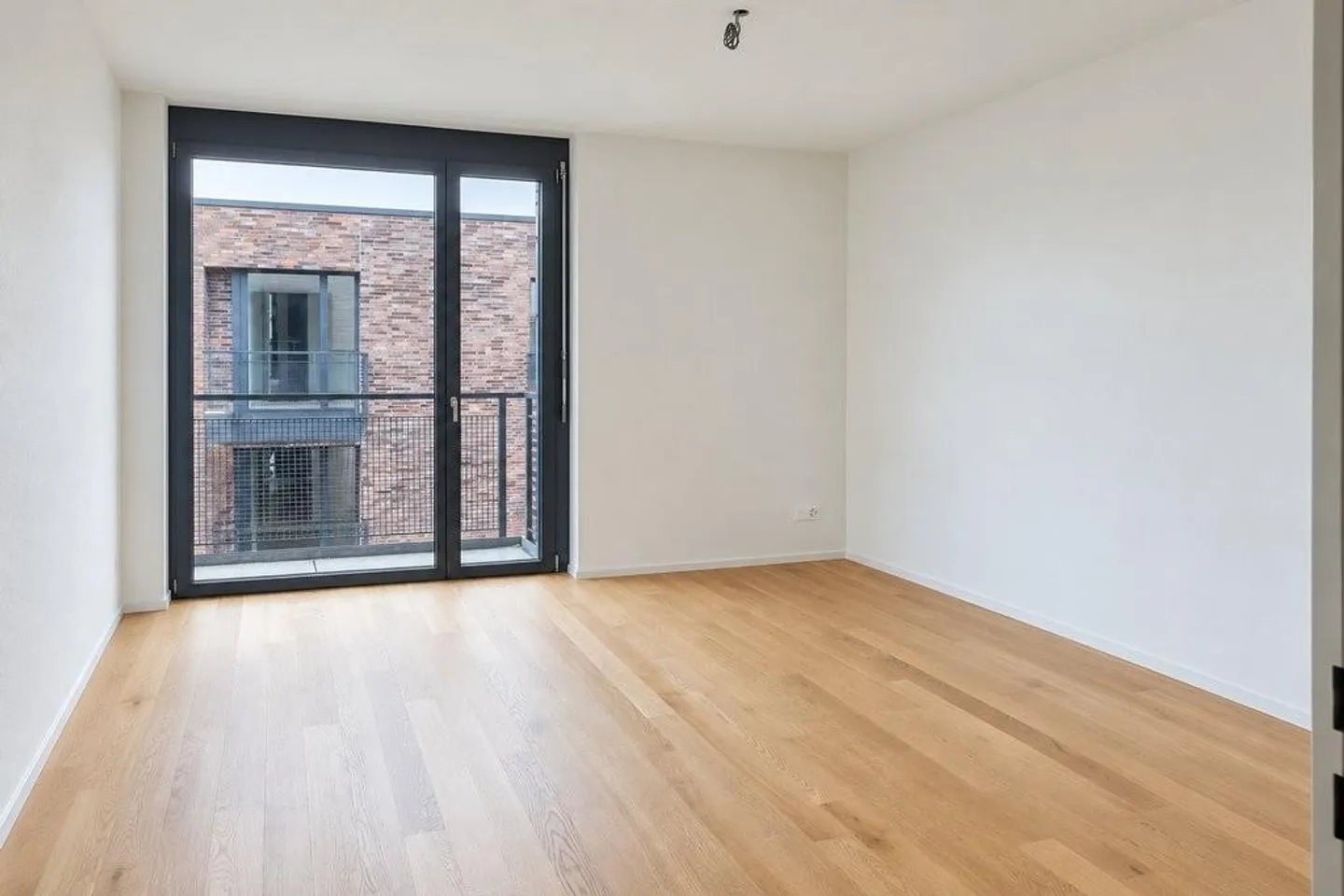 Luminoso appartamento di 3,5 stanze con balcone e vista sul verde - Foto 7 di 9