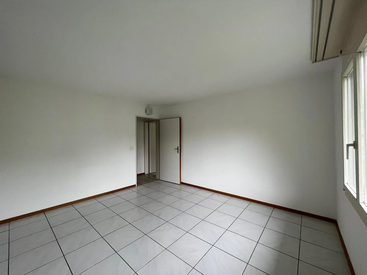 Schöne, grosszügige 3.5 Zimmer Wohnung mit neuer Küche - Foto 17 di 23