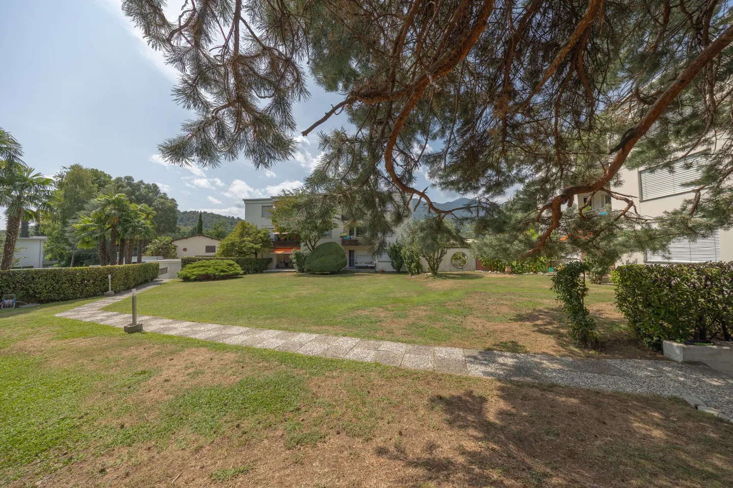 4.5-room apartment in the green with swimming pool - Photo 21 of 24