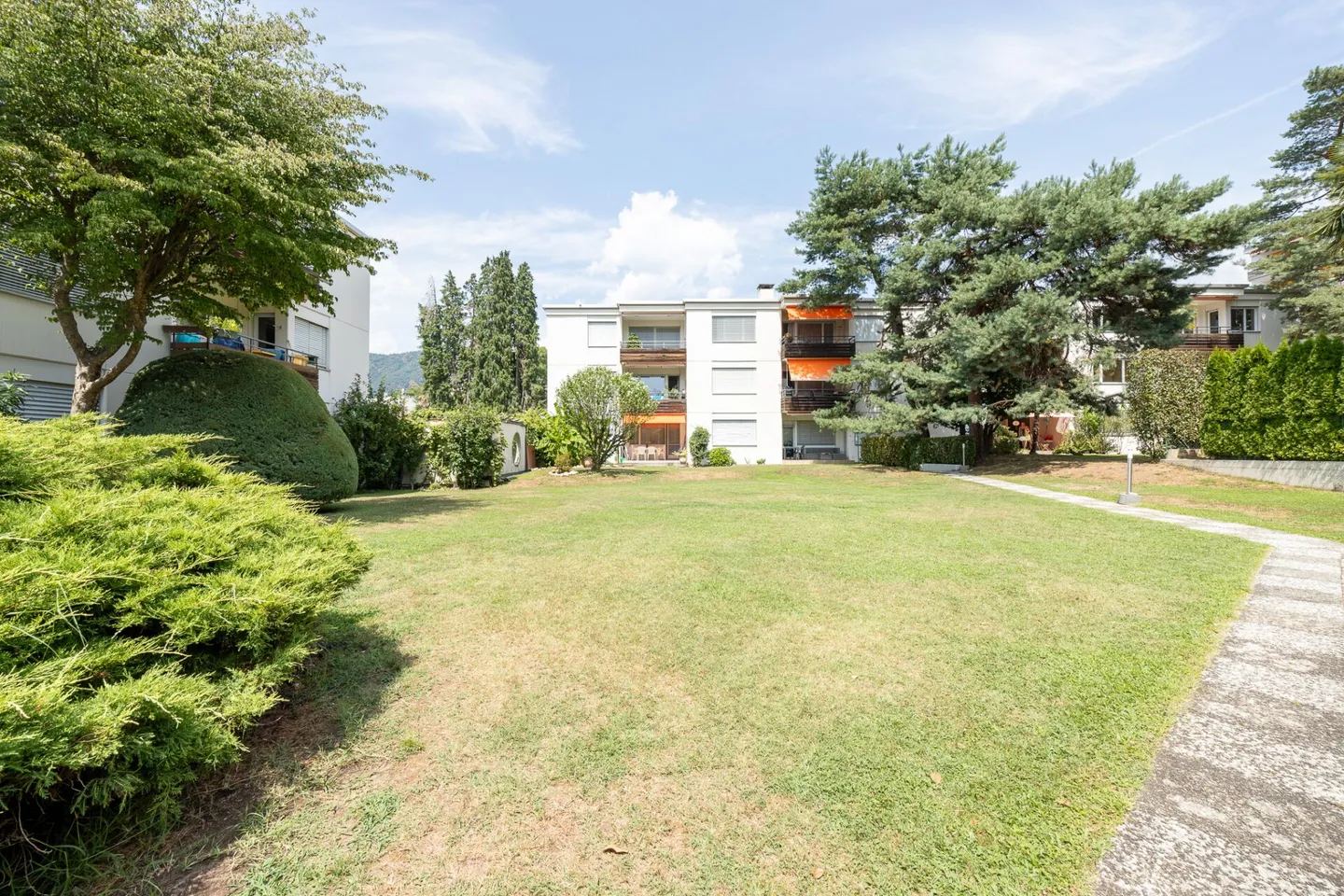 4.5-room apartment in the green with swimming pool - Photo 22 of 24