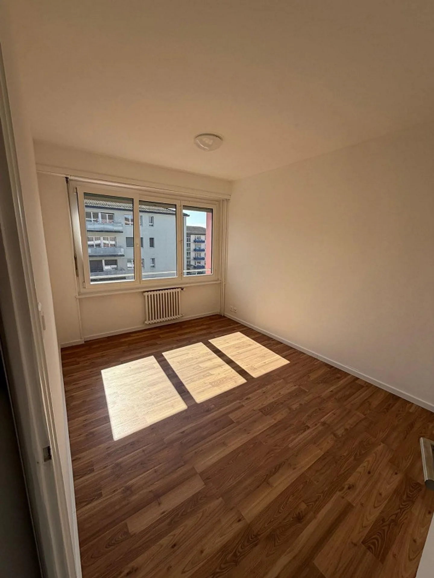 Renovated and bright 2-room apartment ready to move in in Bussigny - Photo 2 of 8