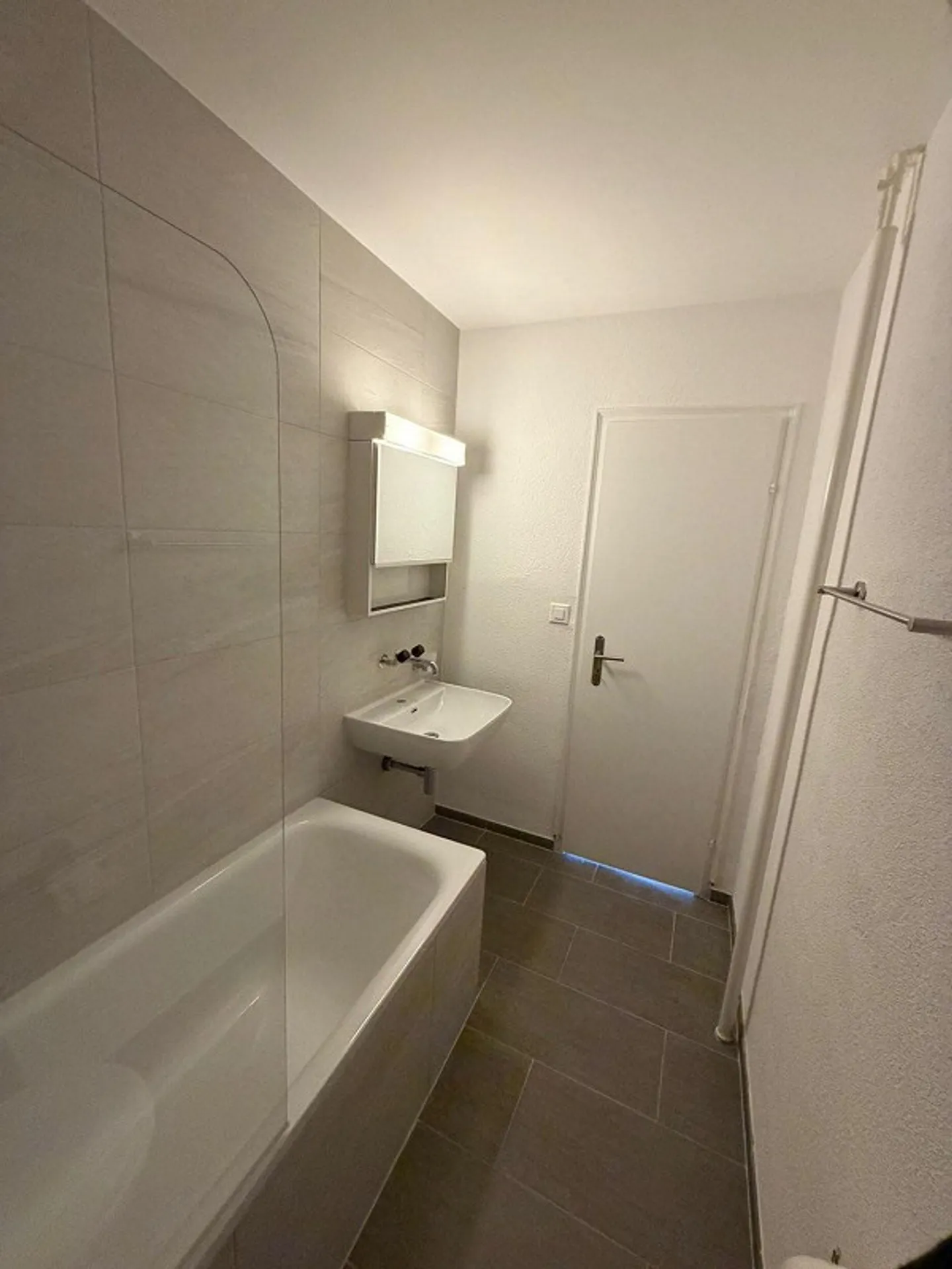 Renovated and bright 2-room apartment ready to move in in Bussigny - Photo 7 of 8