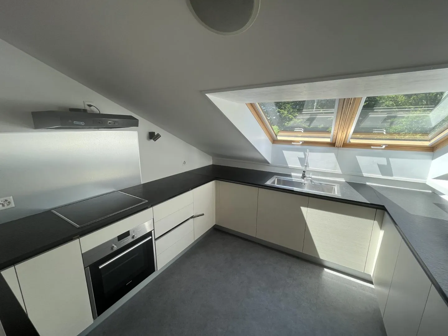 MAGNIFICENT PENTHOUSE, WITH CHARM - Photo 6 of 13