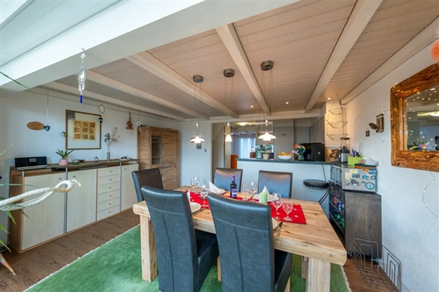 Casa a schiera con giardino e posizione ideale in città - Foto 4 di 13