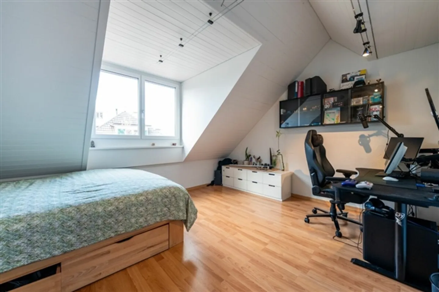 Casa a schiera con giardino e posizione ideale in città - Foto 8 di 13