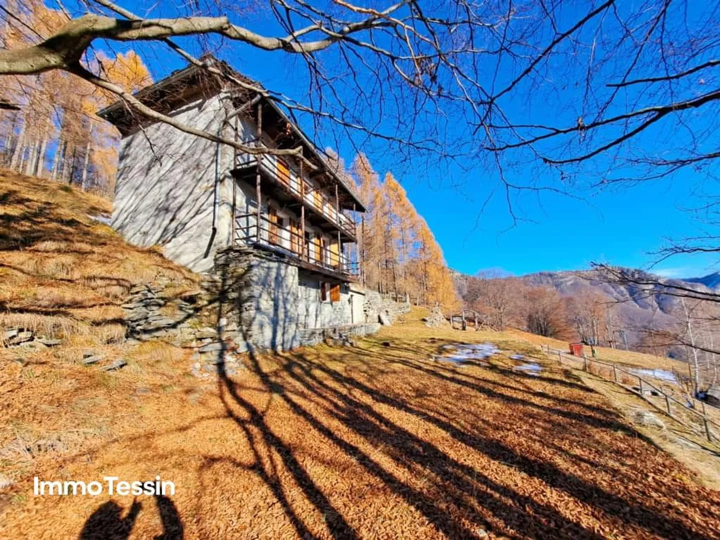 Large Rustic House in a Secluded Location, Embedded in a Forest Clearing - Photo 4 of 13