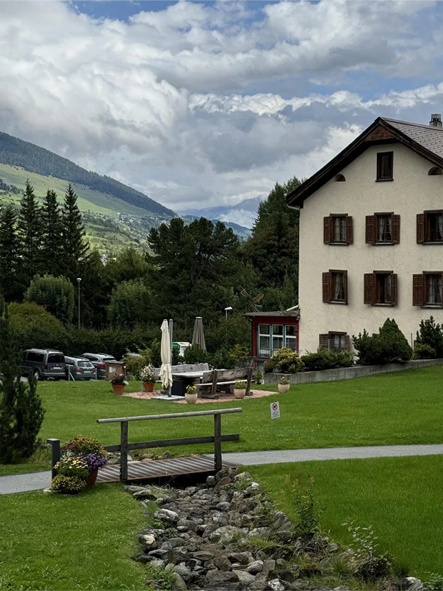 Charming 3.5-room apartment in Vulpera with stunning views - Photo 1 of 7