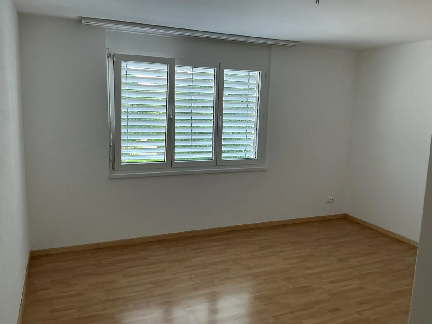 Luminoso appartamento di 4,5 stanze con balcone di 15 m² con vetratura - Foto 3 di 11