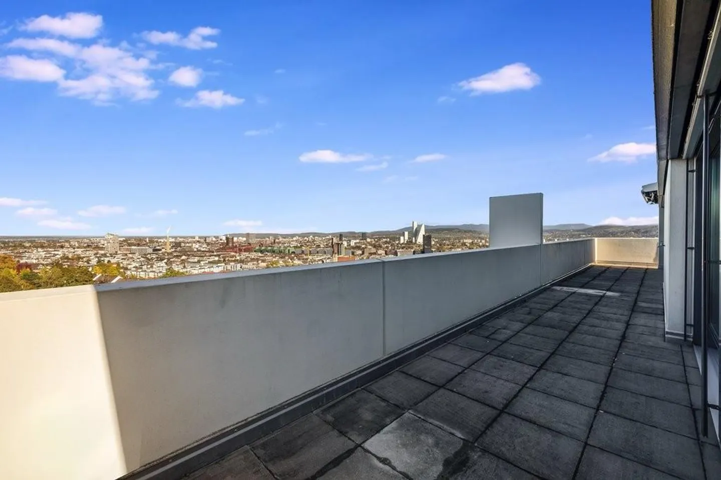 Penthouse au-dessus des toits de Bâle - Photo 10 sur 11