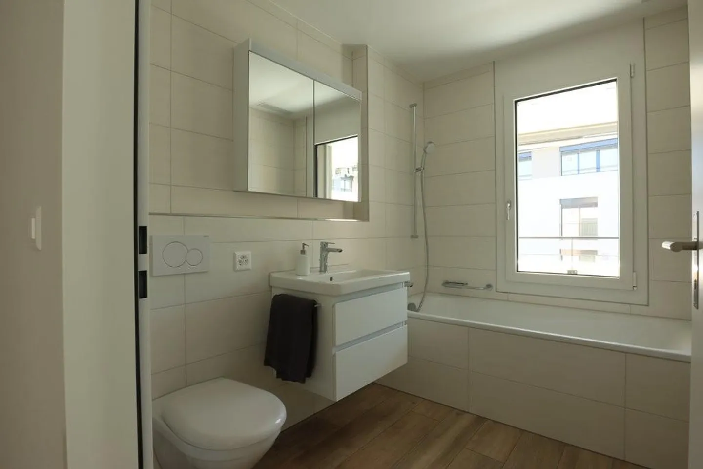 Vivere moderno in una posizione tranquilla con lavanderia privata - Foto 9 di 9