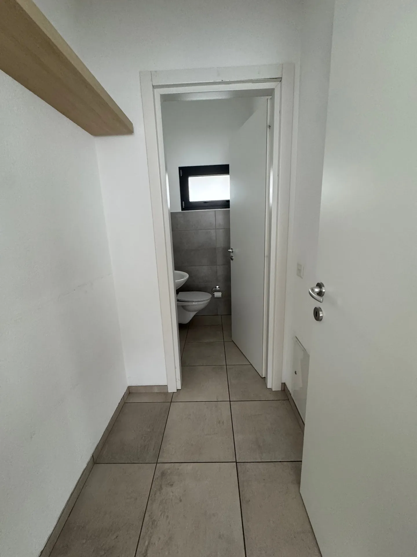 Bellinzona - bright commercial space for rent on the ground floor - Photo 4 of 5