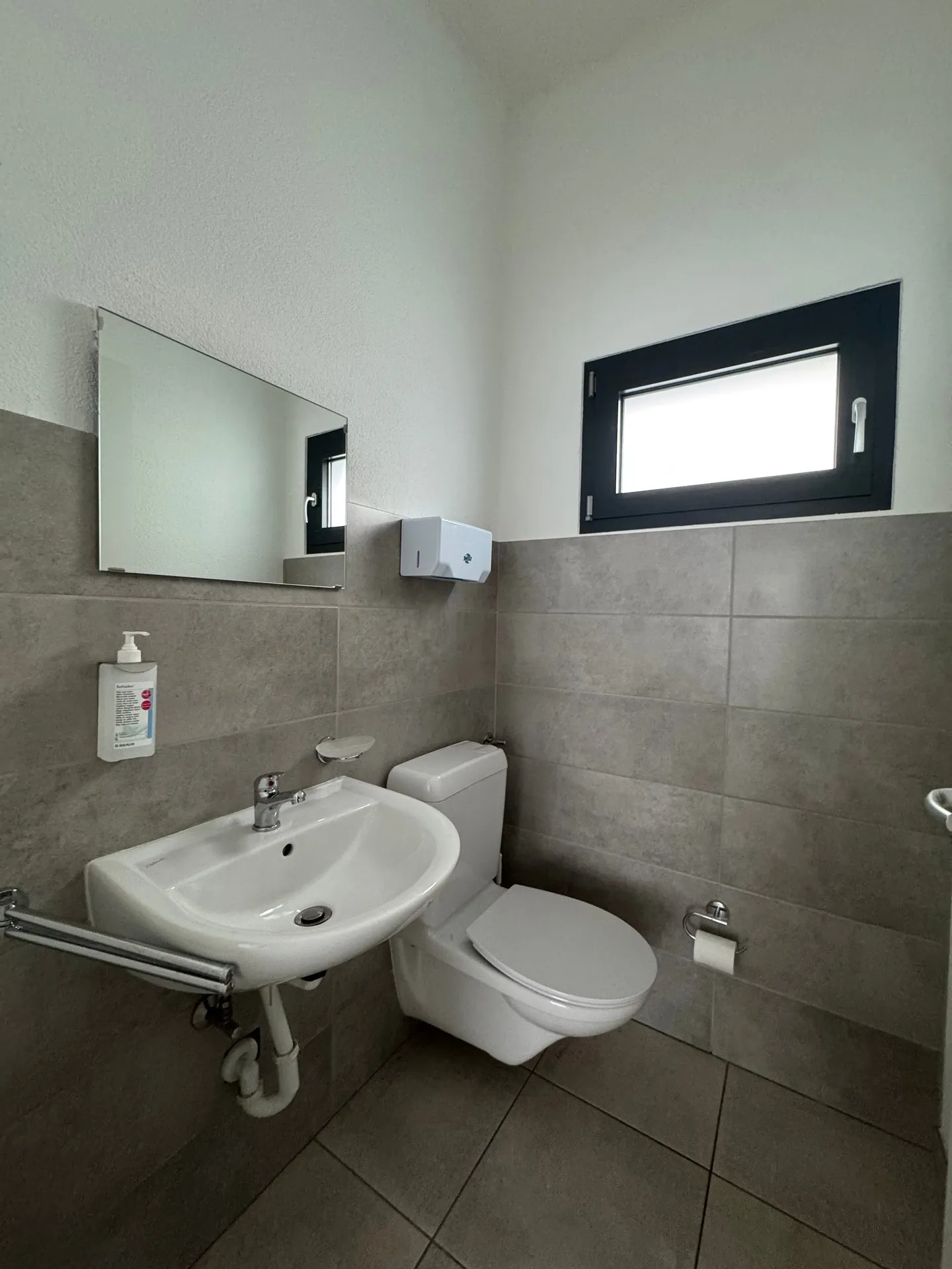 Bellinzona - bright commercial space for rent on the ground floor - Photo 5 of 5