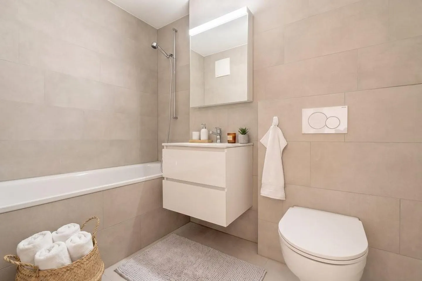 Appartamento ristrutturato attraente in una zona residenziale adatta ai bambini - Foto 9 di 12