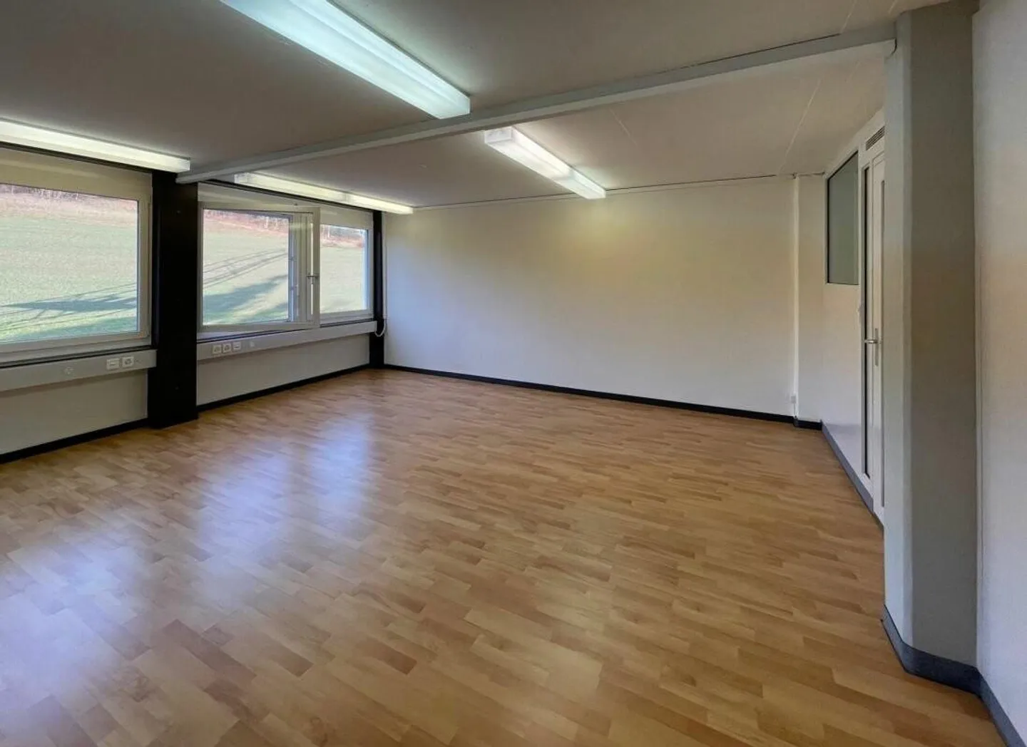 Bureaux agrandis et divisés - Photo 4 sur 8