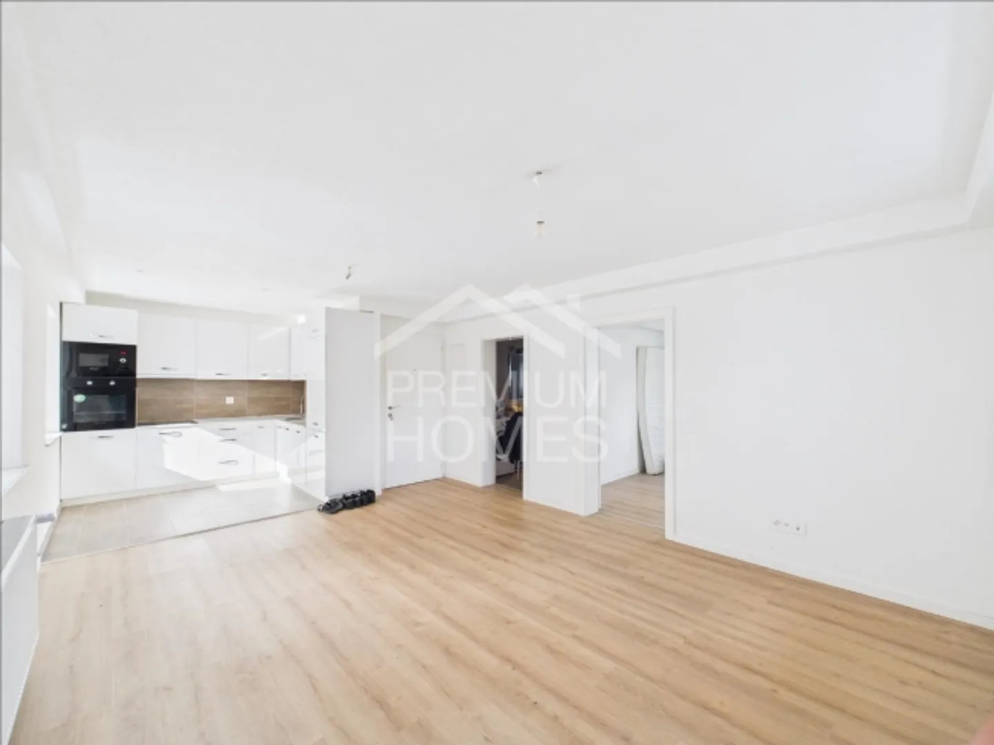 Kernsaniertes Renditeobjekt in zentraler Lage - Foto 2 von 4