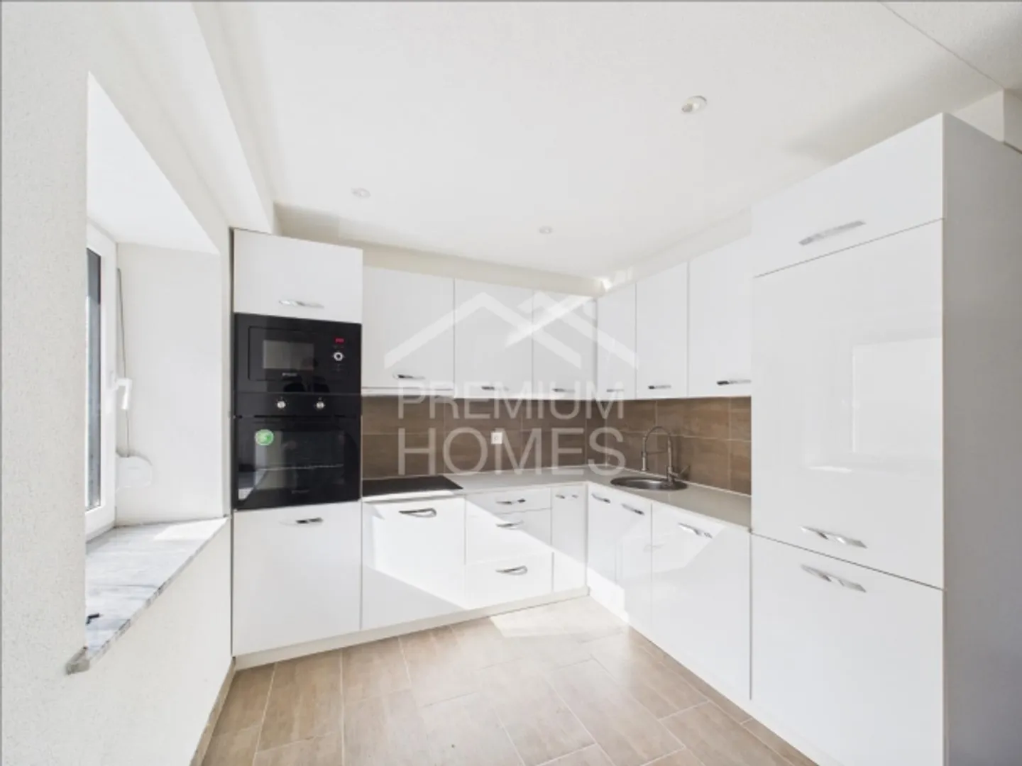 Kernsaniertes Renditeobjekt in zentraler Lage - Foto 4 von 4