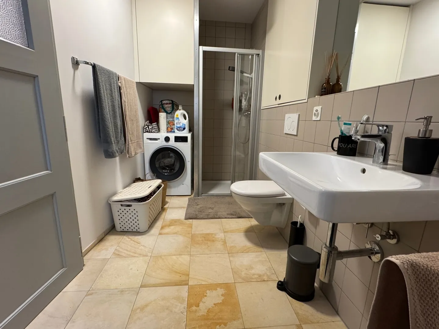 Charming and freshly renovated 2.5-room apartment in a sunny location - Photo 6 of 7