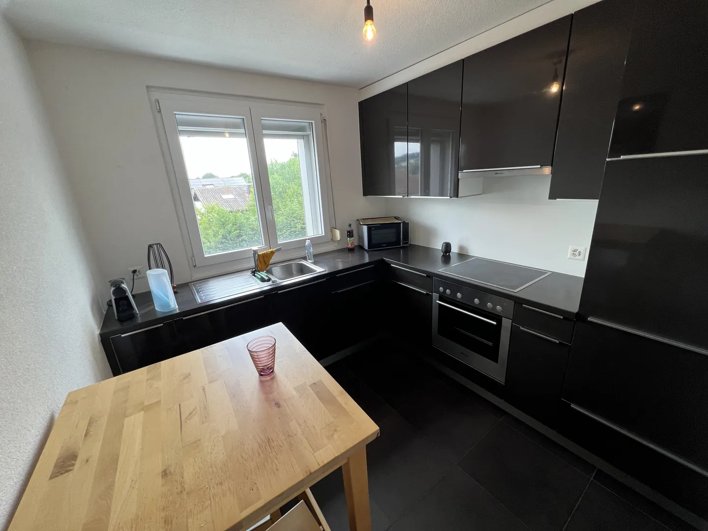 Charming 3.5-Room Apartment - Photo 2 of 12