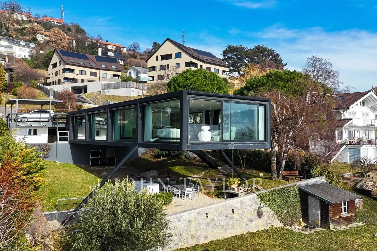 Villa d'architecte avec vue panoramique sur le lac et les Alpes - Photo 9 sur 12