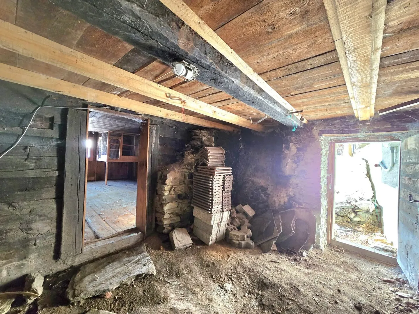 Echtes Dorfhaus mit 2 Wohnungen zur Renovierung in St-Martin (Val d’Hérens) - Photo 18 sur 23