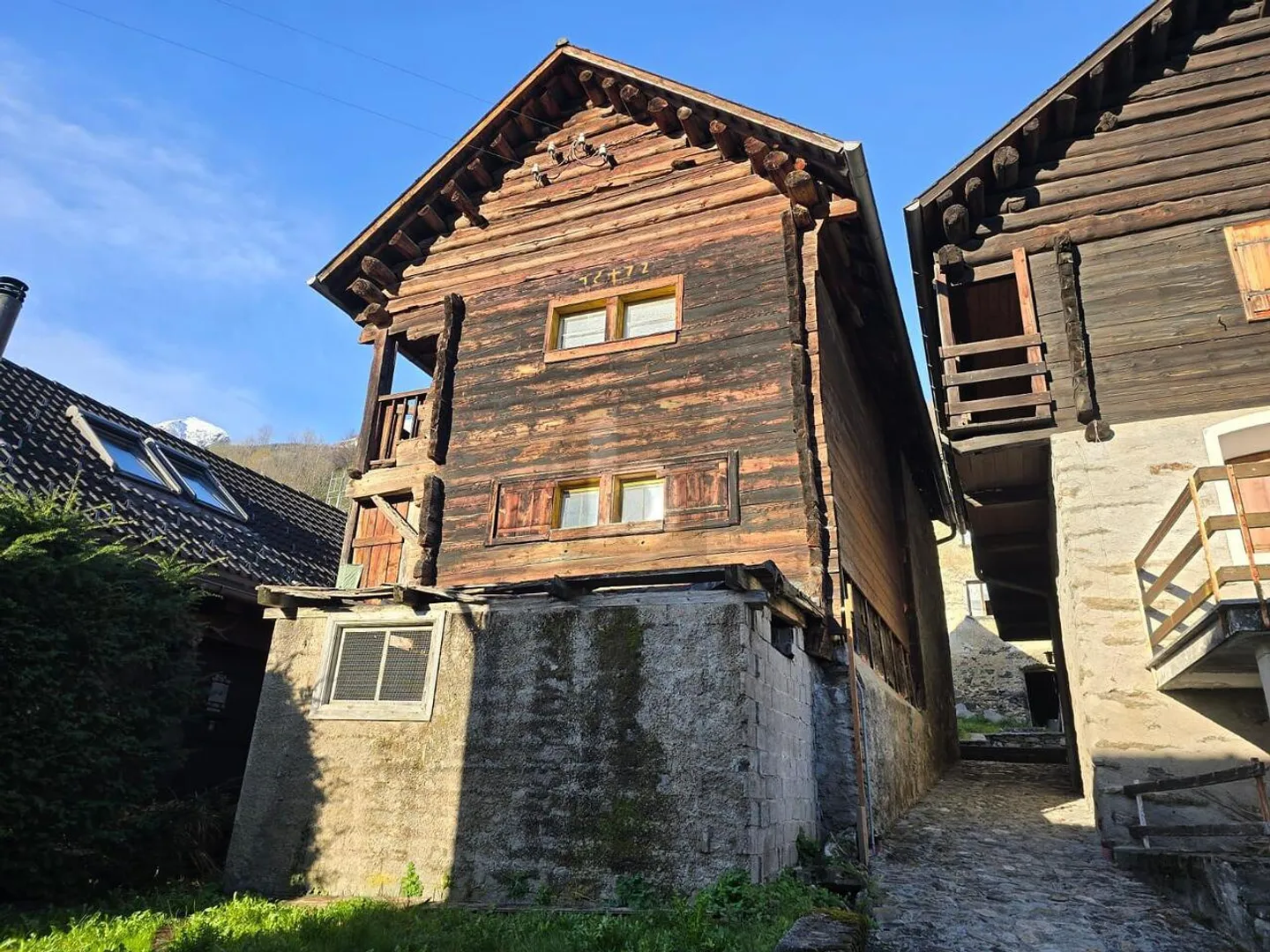 ZU RENOVIEREN MIT GENEHMIGTEM PROJEKT - Foto 1 von 4