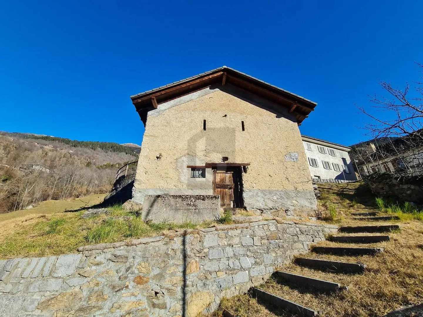 Beautiful house in the center with land - Photo 1 of 6