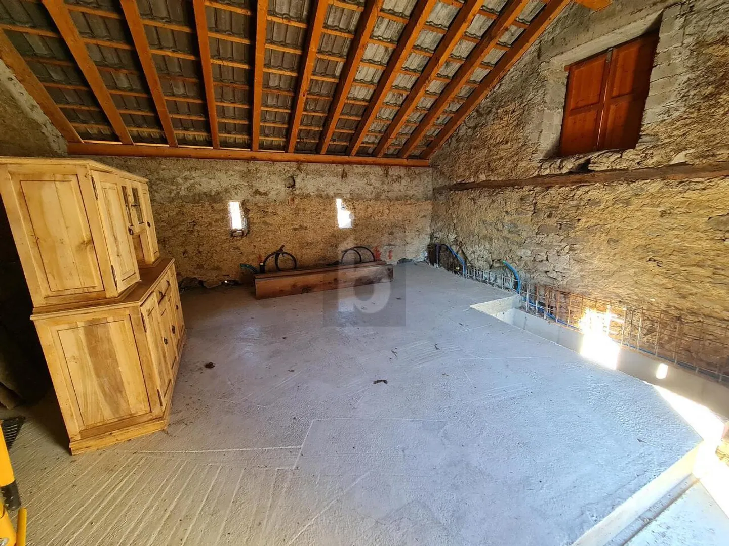 Beautiful house in the center with land - Photo 3 of 6