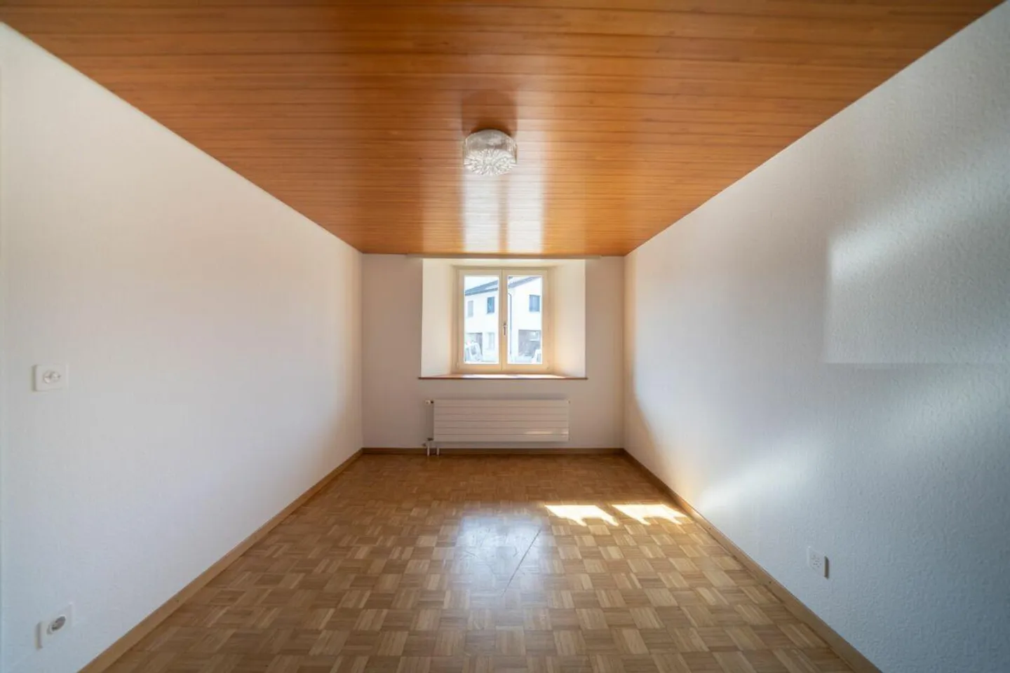 Charmantes Bauernhaus mit Scheune, Garage und Gewölbekeller - Foto 4 di 13