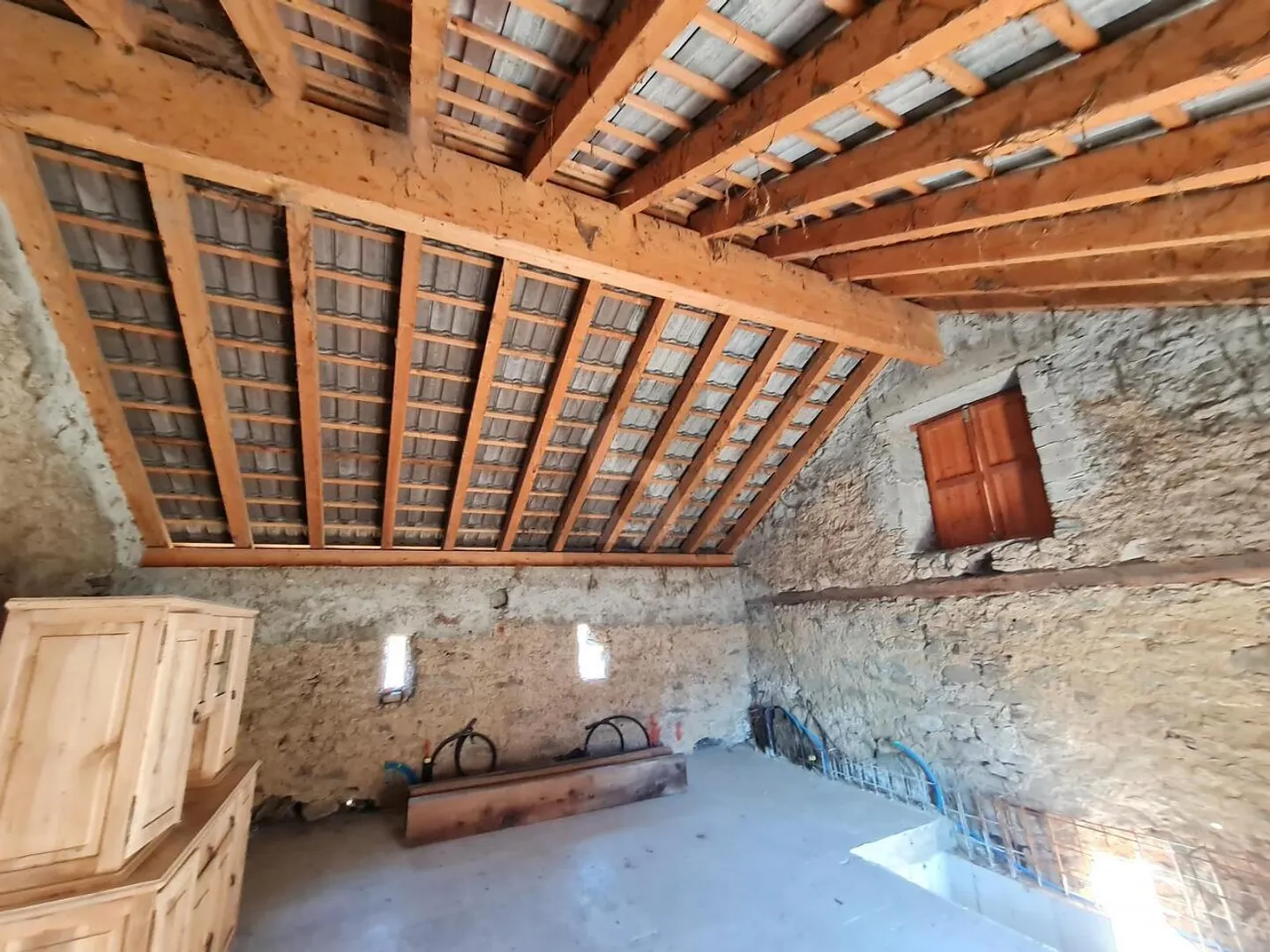 Beautiful house in the center with land - Photo 4 of 6