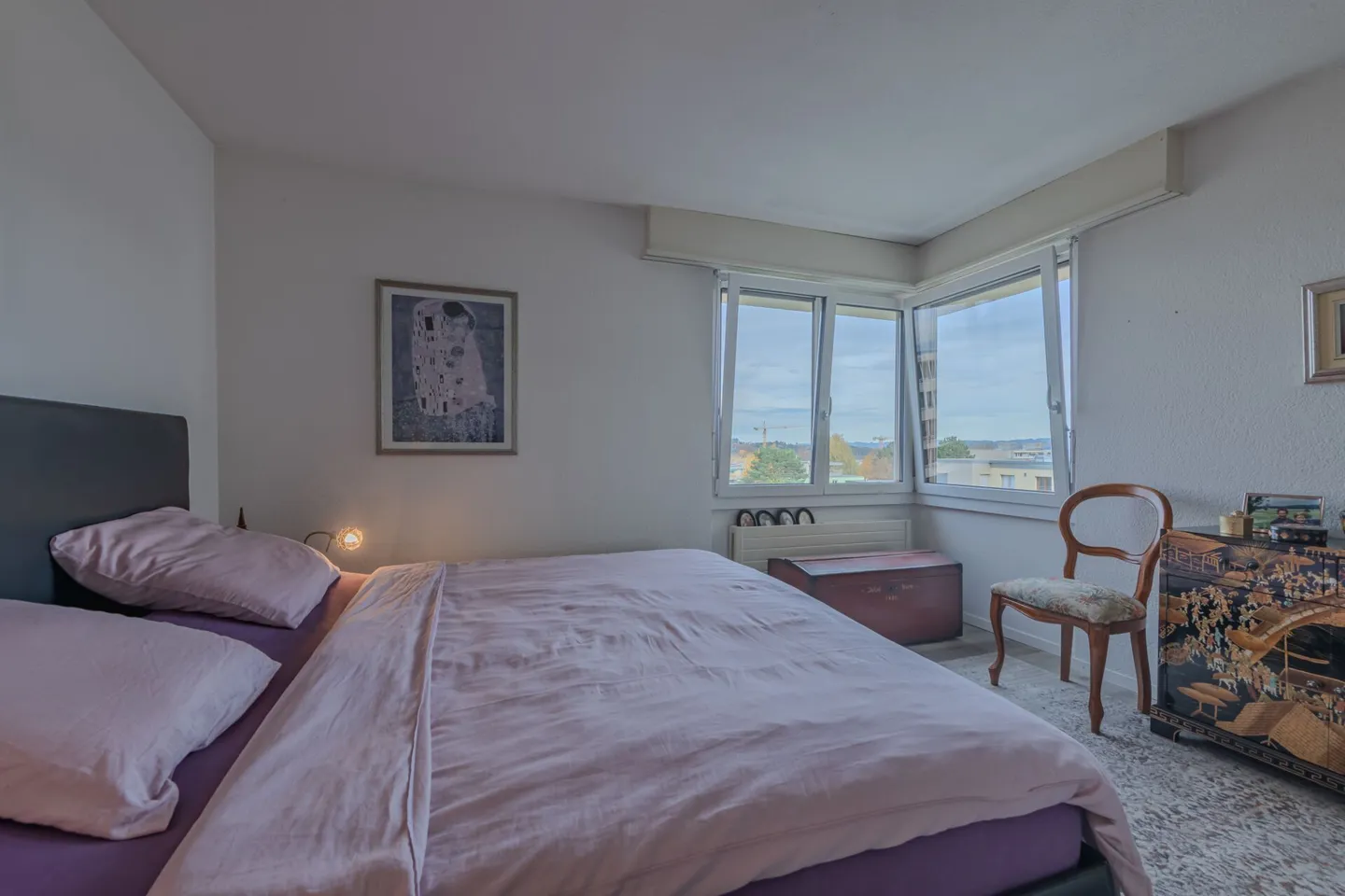 LARGE REAL ESTATE - Well-maintained 3.5 room apartment with beautiful views - Photo 9 of 10