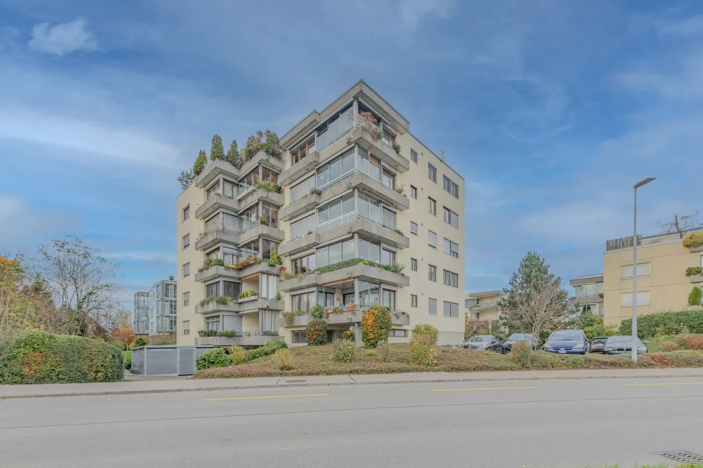 LARGE REAL ESTATE - Well-maintained 3.5 room apartment with beautiful views - Photo 10 of 10