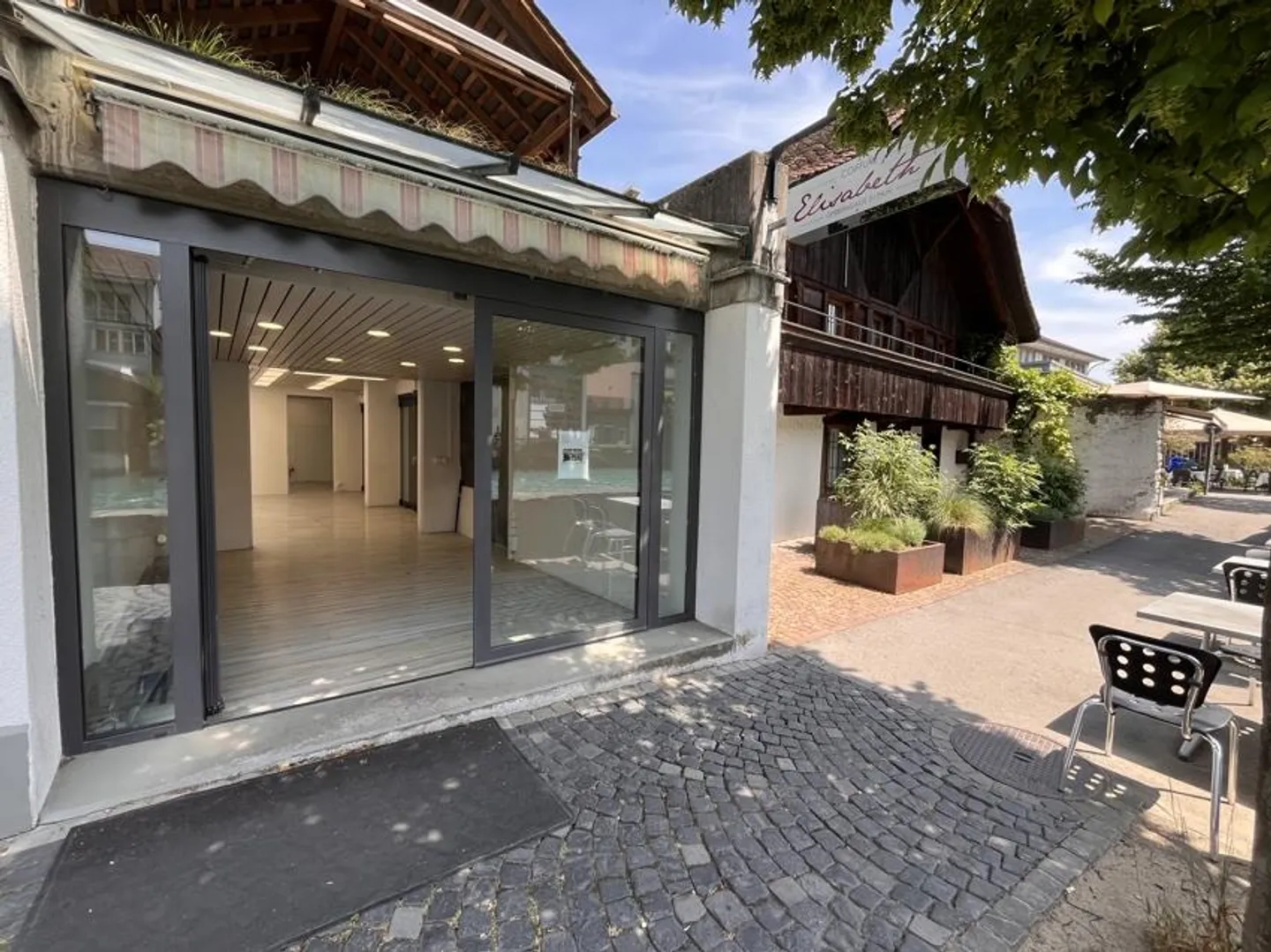 Retail space at Rathausquai directly on the Aare - Photo 1 of 10