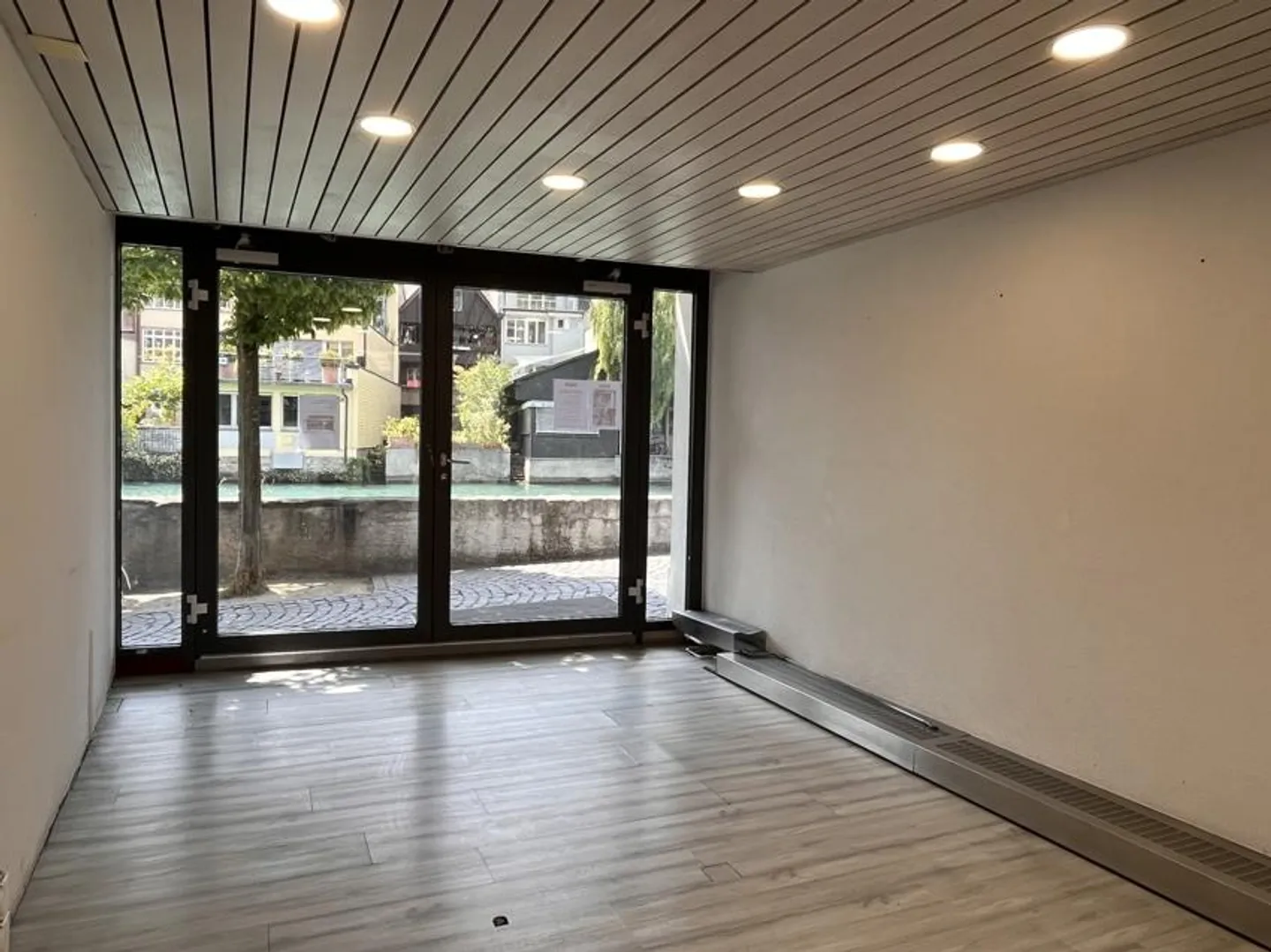 Retail space at Rathausquai directly on the Aare - Photo 7 of 10