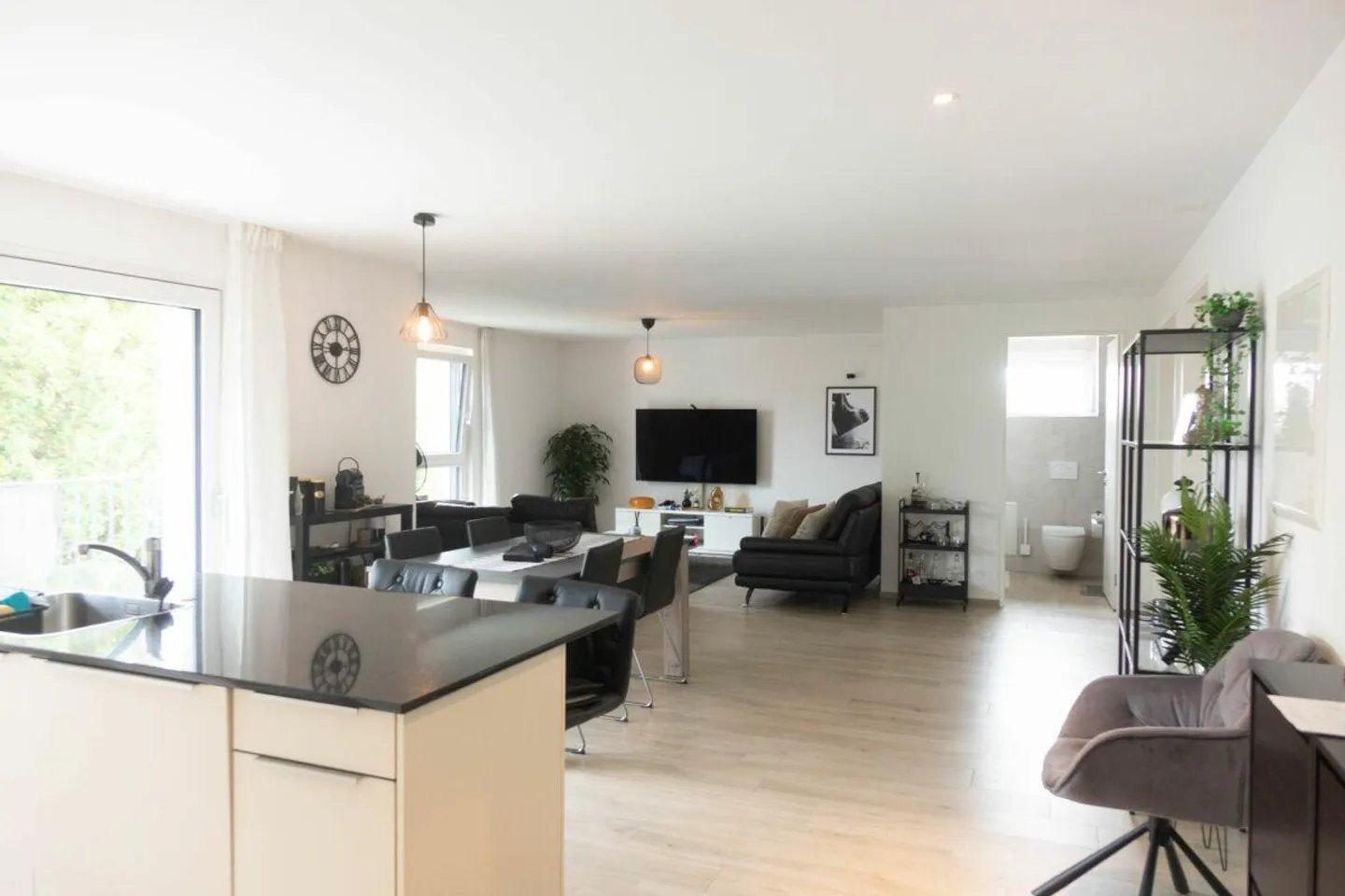 nuovo appartamento moderno di 3,5 stanze con grande balcone - Foto 2 di 7
